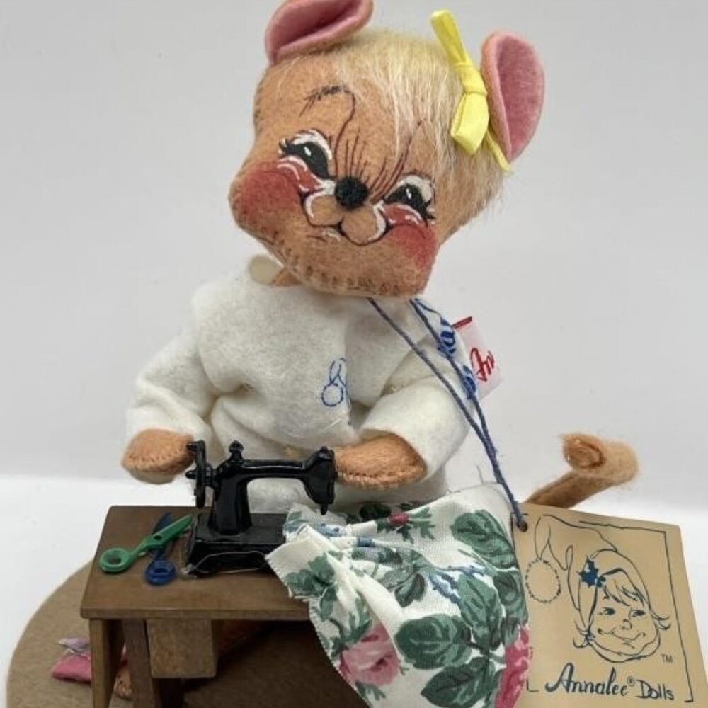Vintage 1993 Annalee Seamstress Mouse Doll